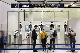 
Le parc de sas Parafe va passer de 122 sas a 170 d&#039;ici l&#039;ete 2024 dans les aeroports parisiens.

