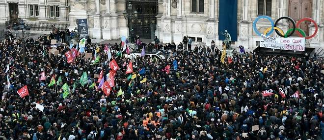 "Sainte-Soline, on n'oublie pas": des milliers de personnes manifestent dans plusieurs villes de France