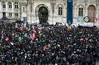 &quot;Sainte-Soline, on n'oublie pas&quot;: des milliers de personnes manifestent dans plusieurs villes de France