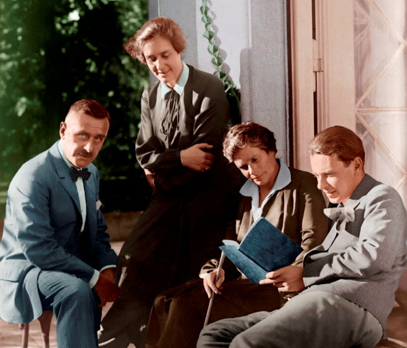 
        Le point de non-retour. Thomas Mann, sa femme, Katia, et leurs aines, Erika et Klaus en 1931. << Tu n'as pas le droit de venir. Tu ne serais pas en securite >>, glisse Klaus a son pere, alors en Suisse, au telephone en fevrier 1933. 