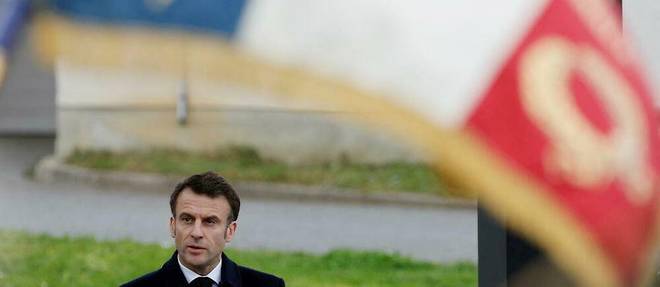 Emmanuel Macron lors de l'hommage rendu au marechal des logis Arnaud Blanc.
