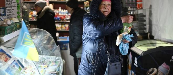 Pres du front en Ukraine, un magasin devenu bouee de sauvetage pour les locaux