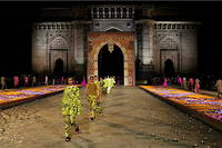 Le final du défilé Fall 2023 de Dior à Mumbai, le 30 mars 2023
