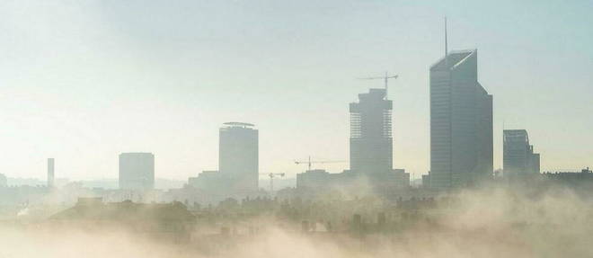   Overview of the city of Lyon and its skyscrapers in the mist.
