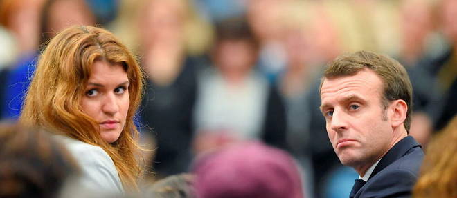 Marlene Schiappa et Emmanuel Macron lors d'un deplacement a Pessac, en 2019, dans le cadre du << grand debat >>. 