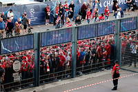 Chaos au Stade de France&nbsp;: 900 supporteurs de Liverpool portent plainte&nbsp;contre l&rsquo;UEFA