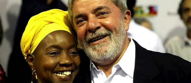 Le president Lula a un prisme africain tres fort qui se verifie ici en 2010 lors de sa visite au Mozambique, un pays lusophone comme le Bresil. Son retour au pouvoir va-t-il relancer la relation Bresil-Afrique ? 