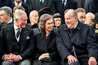 Entre Charles III et l&rsquo;ex-roi Juan Carlos, une amiti&eacute; &eacute;trangement ind&eacute;fectible