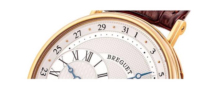Depuis le XVIIIe siecle et le regne du roi George III, les tetes couronnees d'Angleterre ont toujours entretenu un lien etroit avec la manufacture horlogere Breguet. Charles III perpetue la tradition.
