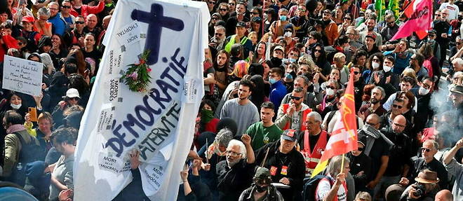 Quelque 2 000 manifestants sont venus a Ganges exprimer leur colere contre la reforme des retraites d'Emmanuel Macron.
