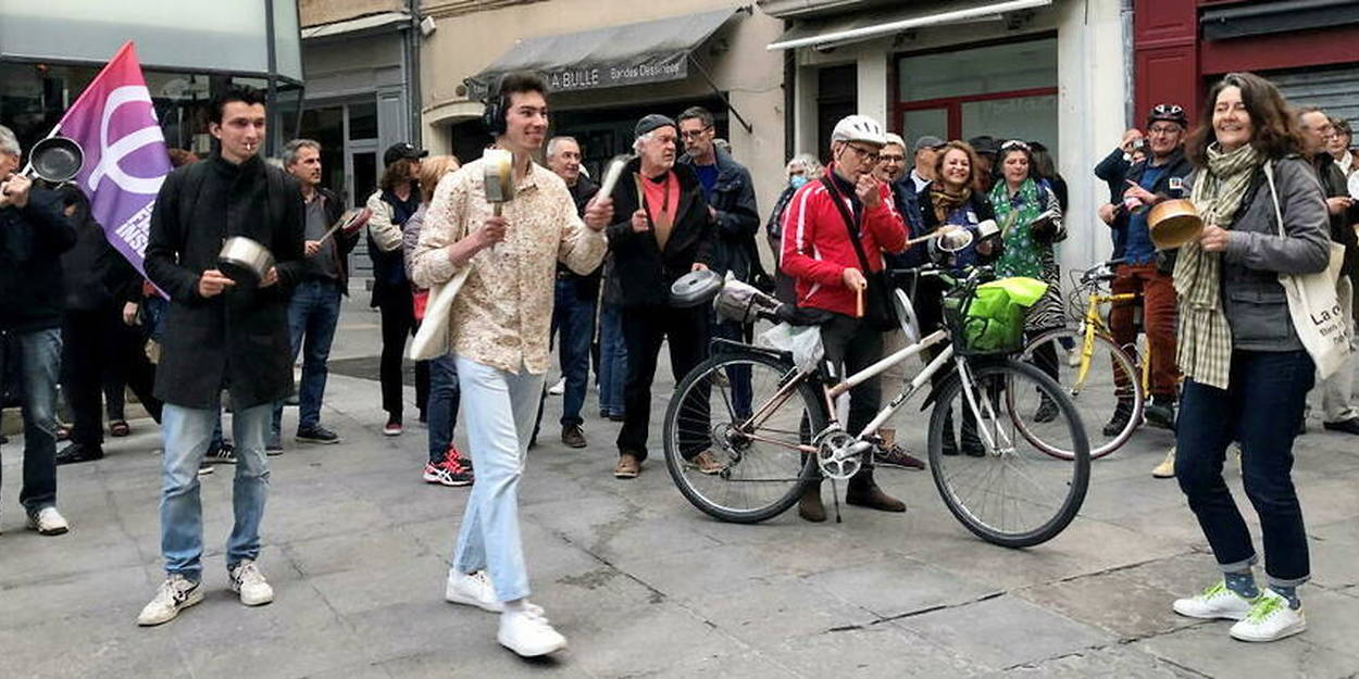 Demonstrators bang on pans against Macron on first anniversary of re-election