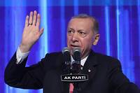 Turquie: Erdogan, souffrant, r&eacute;appara&icirc;t en direct &agrave; la t&eacute;l&eacute;vision