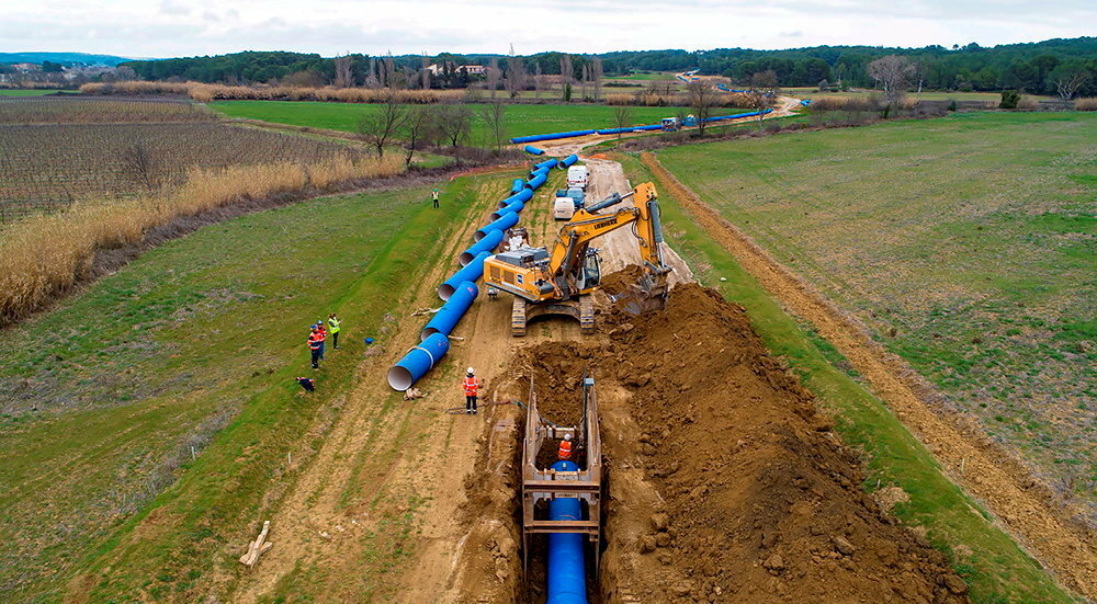 
Ambition. Porte par la region Occitanie, le programme Aqua Domitia, qui complete le reseau hydraulique regional, securise l'apport en eau potable entre Montpellier et Narbonne.