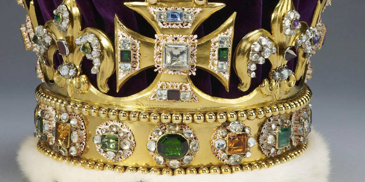 Voici les bijoux, couronnes et épées les plus chers portés par la reine  Elizabeth II (et d'autres membres de la famille royale)