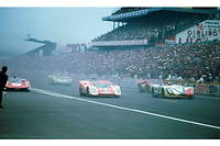Porsche a remporté sa première victoire aux 24 Heures du Mans en 1970 avec la mythique 917, plus précisément la numéro 23, pilotée par Hans Herrmann et Richard Attwood.

