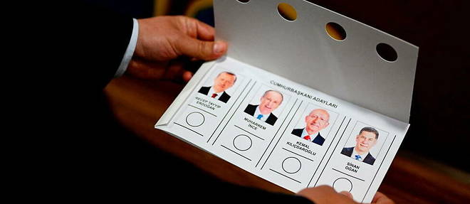 Les bulletins de vote ont ete presentes a la presse le 8 mai a Ankara.  
