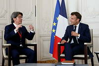 Le PDG de Prologue Vincent Yang et le président Emmanuel Macron au sommet « Choose France » en 2022. 
