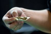 Cannabis de synth&egrave;se: une interdiction d'ici &agrave; quelques semaines, dit le ministre de la Sant&eacute;