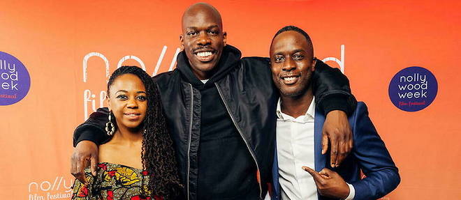 L'acteur Jean-Pascal Zadi entoure de deux des cofondateurs de la Nollywood Week de Paris, Nadira Shakur et Serge Noukoue.
