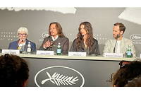 L'equipe de  Jeanne du Barry  en conference de presse au Festival de Cannes, le 17 mai.
