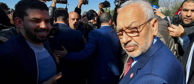 Rached Ghannouchi (81 ans), principal opposant au president tunisien Kais Saied et chef du parti islamiste Ennahdha, a ete condamne, lundi, a un an de prison pour << apologie du terrorisme >>. 
