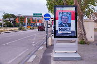 &Agrave; Avignon, des affiches caricaturent Macron en Hitler