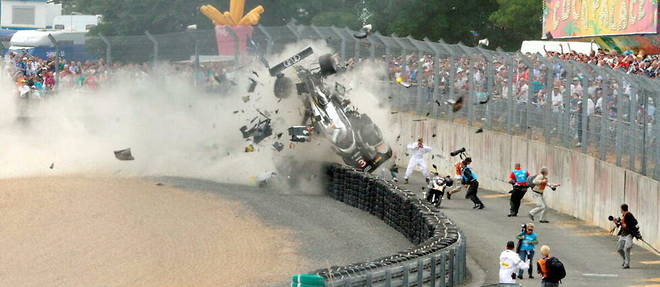Le pilote Allan McNish, les commissaires de piste, photographes et spectateurs ont eu une chance inouie, le 11 juin 2011, a la suite du crash extremement violent de son Audi.
