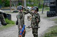 &quot;Jouer &agrave; la guerre&quot;, les petits Ukrainiens confront&eacute;s &agrave; une enfance militaris&eacute;e