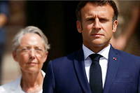 Le president de la Republique, Emmanuel Macron, et la Premiere ministre, Elisabeth Borne, gagnent quelques points dans notre barometre.
