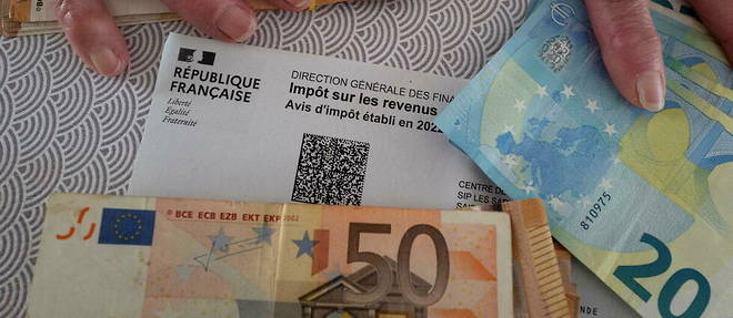 Selon un sondage Cluster 17 pour Le Point, 53 % des Francais estiment qu'ils payent trop d'impots. 
