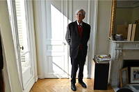 Jean-Pierre Chevenement, chez lui a Paris, le 16 mai 2023.
