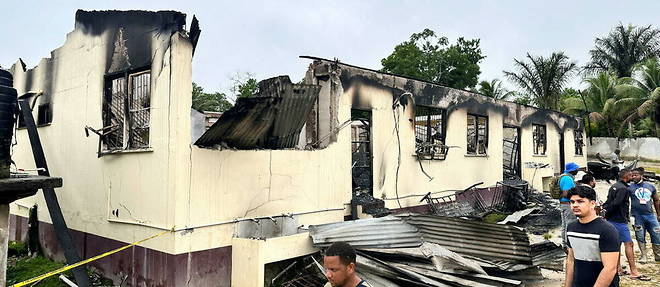 The victims were trapped in the building, whose windows were fitted with bars.
