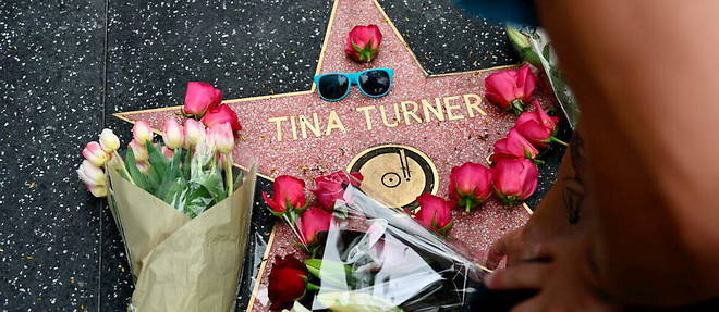 Les hommages fleurissent pour la reine du rock.
