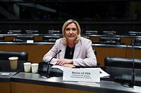 Ing&eacute;rences russes&nbsp;: Marine Le Pen sous les fourches caudines du Parlement