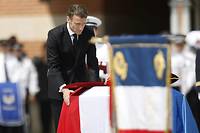 Macron d&eacute;nonce les &quot;comportements qui tuent&quot; lors d'un hommage &agrave; trois policiers