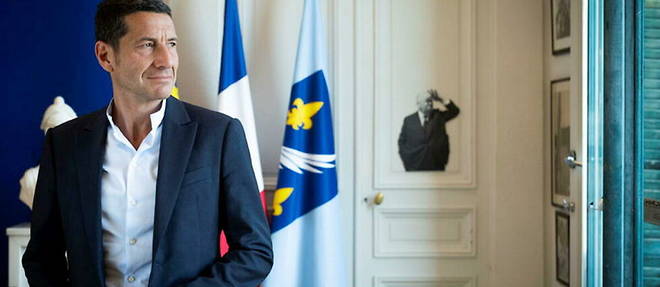 David Lisnard, maire LR de Cannes, cinephile et passionne de rock, dans son bureau, mardi 23 mai 2023.
