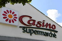 Casino était endetté à hauteur de 6,4 milliards d’euros fin 2022 (dont 4,5 milliards concernant son activité en France).
