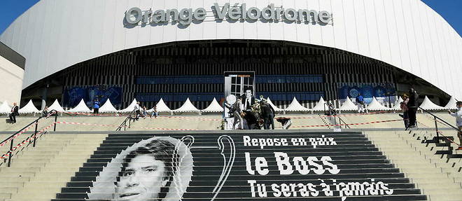 The forecourt of the Velodrome stadium, on the Jean-Bouin side, will soon be renamed in the name of Bernard Tapie and a statue could also be erected there.
