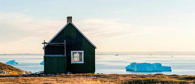  L'un des bungalows de l'Ilimanaq Lodge, dans le Groenland, surplombant la baie de Disko et ses icebergs a la derive.  (C)GUSTAV EMIL THUESEN