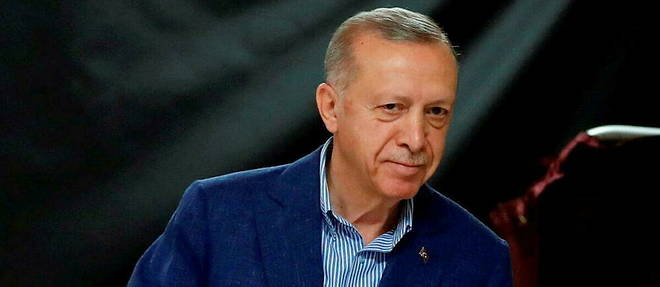 Le president turc Recep Tayyip Erdogan est donne en tete dimanche soir du second tour de l'election presidentielle turque apres le depouillement de plus de 40 % des bulletins, selon l'agence officielle Anadolu.
