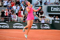 Caroline Garcia s'est qualifiée dans la douleur pour le deuxième tour de Roland-Garros.
