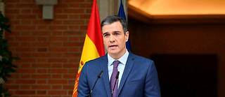 Le Premier ministre Pedro Sanchez à l'annonce de la tenue d'élections anticipées, le 29 mai, au palais de La Moncloa, à Madrid. 
