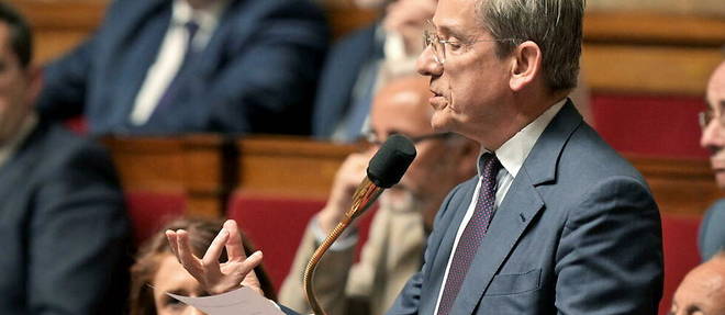 Deputy Charles de Courson received loud applause during the session of questions to the government, Tuesday, May 30, 2023, at the National Assembly.