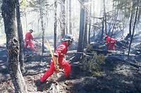 Des milliers d&rsquo;&eacute;vacu&eacute;s apr&egrave;s des incendies ravageurs au Canada