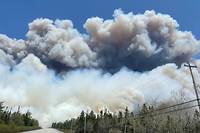Vague de chaleur et incendies dans l'est du Canada