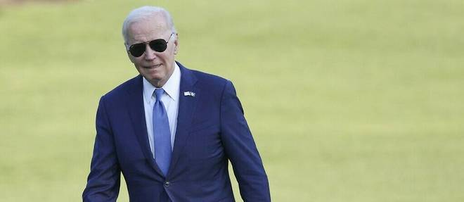 Le president americain Joe Biden a chute jeudi lors d'une ceremonie militaire.
