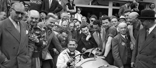 Heros de la resistance, Louis Rosier peut sourire au volant de sa Talbot Lago T 26 GS n?5 en ce dimanche 25 juin 1950, il vient de remporter la 18 e  edition des 24 Heures du Mans presqu'a lui tout seul, ne laissant le volant a son fils que pour deux tours, le temps d'avaler un sandwich.
