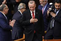 Erdogan entame son troisi&egrave;me mandat par un appel &agrave; son pays &agrave; retrouver &quot;la paix&quot;