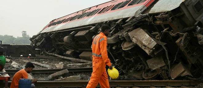 Le bilan atteint pour l'instant 288 morts, de nombreux passagers pourraient avoir été piégés sous des wagons.
