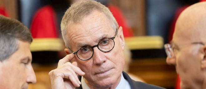 Dans quelques semaines, Francois Molins, l'un des visages les plus connus de l'institution judiciaire, va devoir raccrocher l'hermine.
Dans quelques semaines, Francois Molins, l'un des visages les plus connus de l'institution judiciaire, va devoir raccrocher l'hermine.
